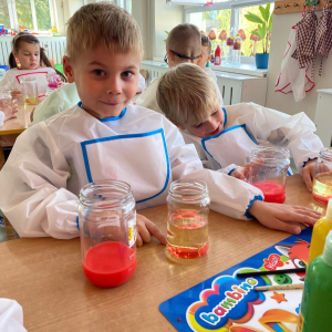  Eksperyment ,,Tańczące kropelki