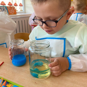  Eksperyment ,,Tańczące kropelki