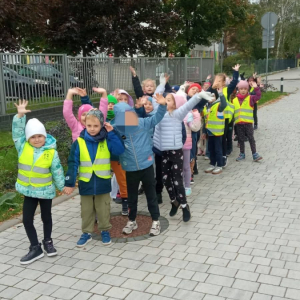 Przedszkolaki świętują Dzień Chłopaka