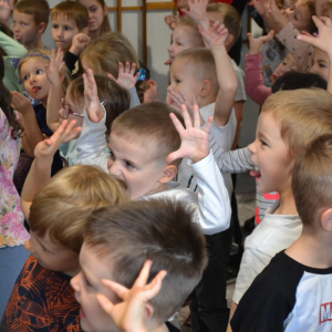 Przedstawienie teatralne pt. „Jak Kicia Rufiego mądrości uczyła” w wykonaniu aktorów teatru edukacyjnego Gabi Art.