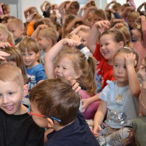 Przedstawienie teatralne pt. „Jak Kicia Rufiego mądrości uczyła” w wykonaniu aktorów teatru edukacyjnego Gabi Art.
