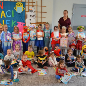 Wręczanie dyplomów i nagród za udział w konkursie.