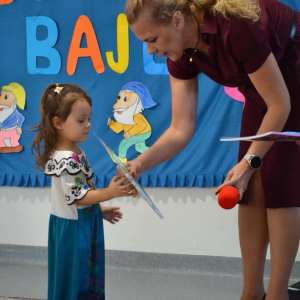 Wręczanie dyplomów i nagród za udział w konkursie.