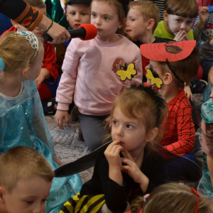 Zabawy z okazji Dnia Postaci z Bajek.