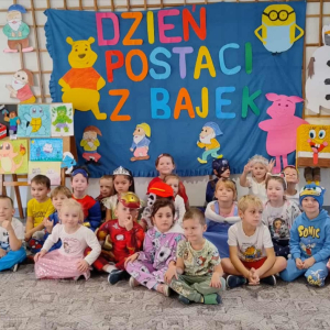 Zabawy z okazji Dnia Postaci z Bajek.
