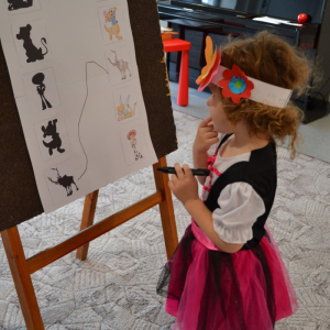 Zabawy z okazji Dnia Postaci z Bajek.