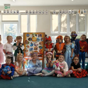 Zabawy z okazji Dnia Postaci z Bajek.