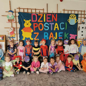Zabawy z okazji Dnia Postaci z Bajek.