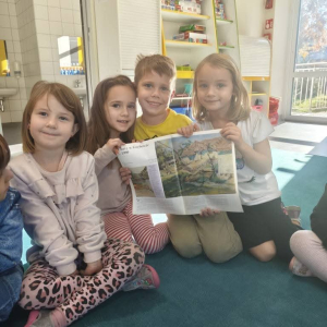 Dzieci z grupy Biedronki  wykonały koleje zadania w ramach ogólnopolskiego projektu edukacyjnego Zabawa Sztuką. 