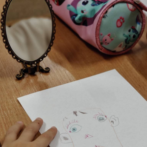 Dzieci z grupy Biedronki  wykonały koleje zadania w ramach ogólnopolskiego projektu edukacyjnego Zabawa Sztuką. 