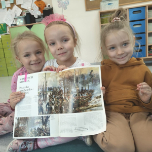 Dzieci z grupy Biedronki  wykonały koleje zadania w ramach ogólnopolskiego projektu edukacyjnego Zabawa Sztuką. 