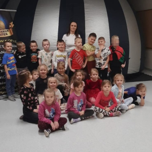 Pokaz mobilnego planetarium „Orbitek”. 