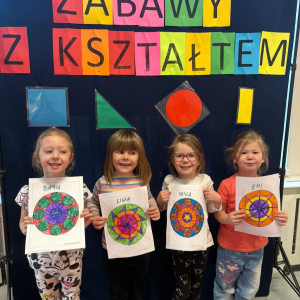 Zabawy z kształtem -dzieci realizują projekt edukacyjny.