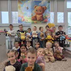 Zabawy z okazji Dnia Pluszowego Misia.