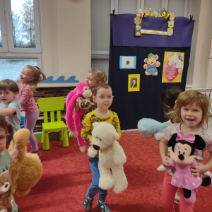 Zabawy z okazji Dnia Pluszowego Misia.