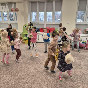 Zabawy z okazji Dnia Pluszowego Misia.