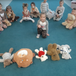 Zabawy z okazji Dnia Pluszowego Misia.