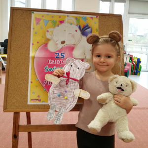 Zabawy z okazji Dnia Pluszowego Misia.