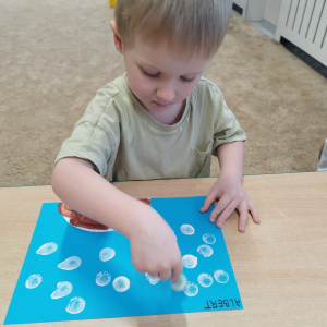 Zabawy z okazji Dnia Pluszowego Misia.