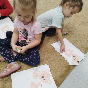 Zabawy z okazji Dnia Pluszowego Misia.