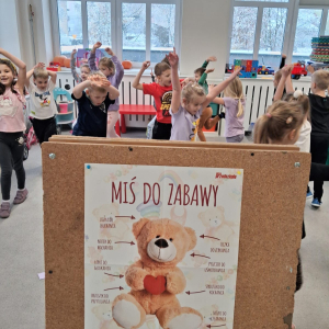 Zabawy z okazji Dnia Pluszowego Misia.