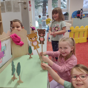 Zabawy z okazji Dnia Pluszowego Misia.