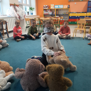 Zabawy z okazji Dnia Pluszowego Misia.