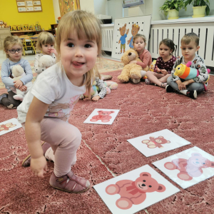 Zabawy z okazji Dnia Pluszowego Misia.