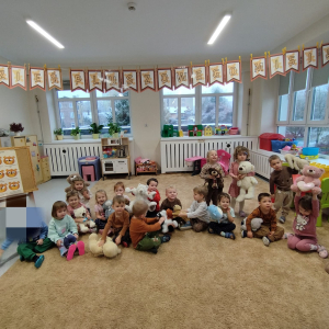 Zabawy z okazji Dnia Pluszowego Misia.