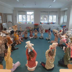 Zabawy z okazji Dnia Pluszowego Misia.