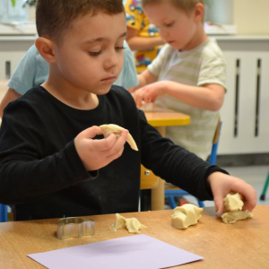 Zabawy z masą solną.