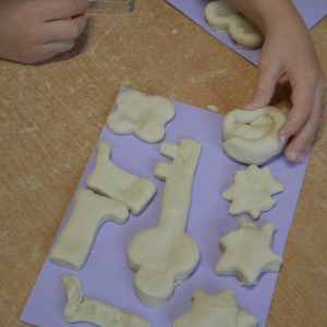 Zabawy z masą solną.