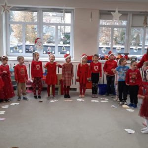 Spotkanie przedszkolaków ze Świętym Mikołajem.