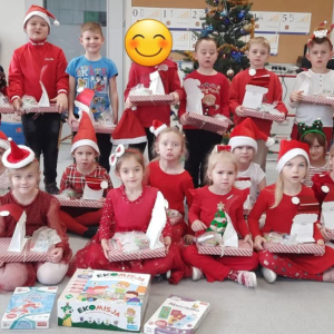 Spotkanie przedszkolaków ze Świętym Mikołajem.