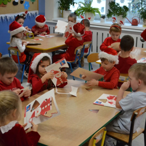 Spotkanie przedszkolaków ze Świętym Mikołajem.