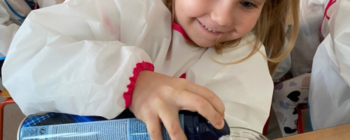 Eksperyment pt. ,,Kolorowy deszcz” .