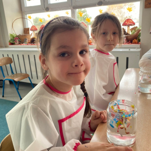 Eksperyment pt. ,,Kolorowy deszcz” .