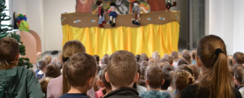 Przedstawienie teatralne pt. „Zaczarowany las”, zaprezentowane przez aktorów z Teatru Lalek PINOKIO