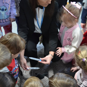 Nasze przedszkolaki uczestniczyły w prelekcji prowadzonej przez pracownika Powiatowej Stacji Sanitarno-Epidemiologicznej w Dąbrowie Górniczej.