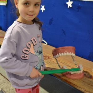 Nasze przedszkolaki uczestniczyły w prelekcji prowadzonej przez pracownika Powiatowej Stacji Sanitarno-Epidemiologicznej w Dąbrowie Górniczej.