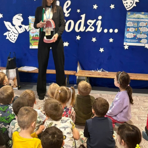 Nasze przedszkolaki uczestniczyły w prelekcji prowadzonej przez pracownika Powiatowej Stacji Sanitarno-Epidemiologicznej w Dąbrowie Górniczej.