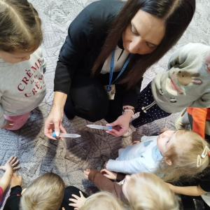 Nasze przedszkolaki uczestniczyły w prelekcji prowadzonej przez pracownika Powiatowej Stacji Sanitarno-Epidemiologicznej w Dąbrowie Górniczej.