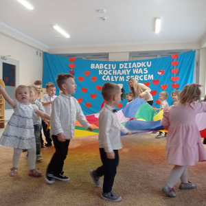 Występy dzieci  z okazji Dnia Babci i Dziadka.