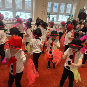 Występy dzieci  z okazji Dnia Babci i Dziadka.