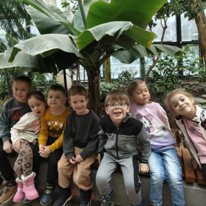 Dzieci zwiedzają Egzotarium w Sosnowcu.
