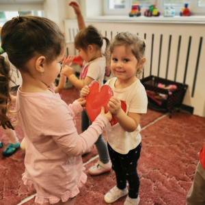 Zabawy walentynkowe w naszym przedszkolu.