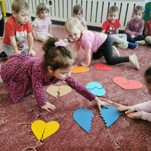 Zabawy walentynkowe w naszym przedszkolu.