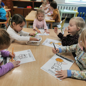 "Zdrowo jemy z Lisicą Karoliną" - zajęcia w ramach Ogólnopolskiego programu edukacji zdrowotnej Klub Mleczaka. 