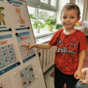 "Zdrowo jemy z Lisicą Karoliną" - zajęcia w ramach Ogólnopolskiego programu edukacji zdrowotnej Klub Mleczaka. 