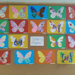 Dzieci z grupy Biedronki  wykonały zadanie projektowe nr 8 " Motyl przyjaźni".